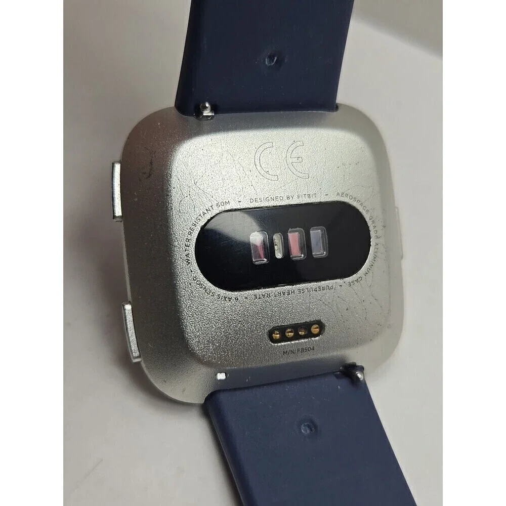 Fitbit Versa FB504 Smartwatch Silver Activity Tracker Tested Working No Charger